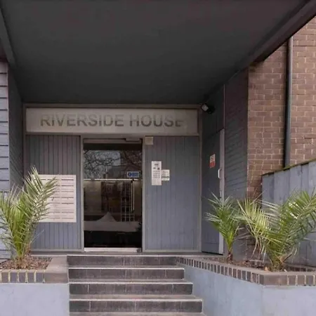 Riverside 아파트 *